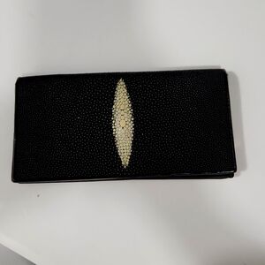 Stingray wallet black EUC